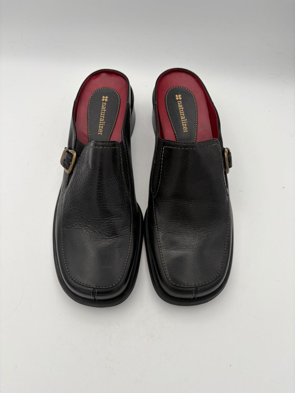 Women’s Naturalizer Size 8 Black Leather Heeled Loafers